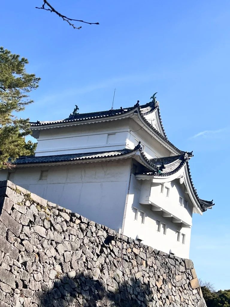 青空に映える隅櫓